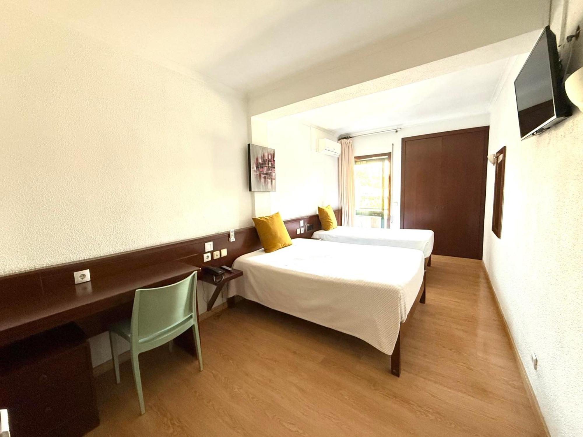 Residencial Dona Teresa Hotel Maía Екстериор снимка