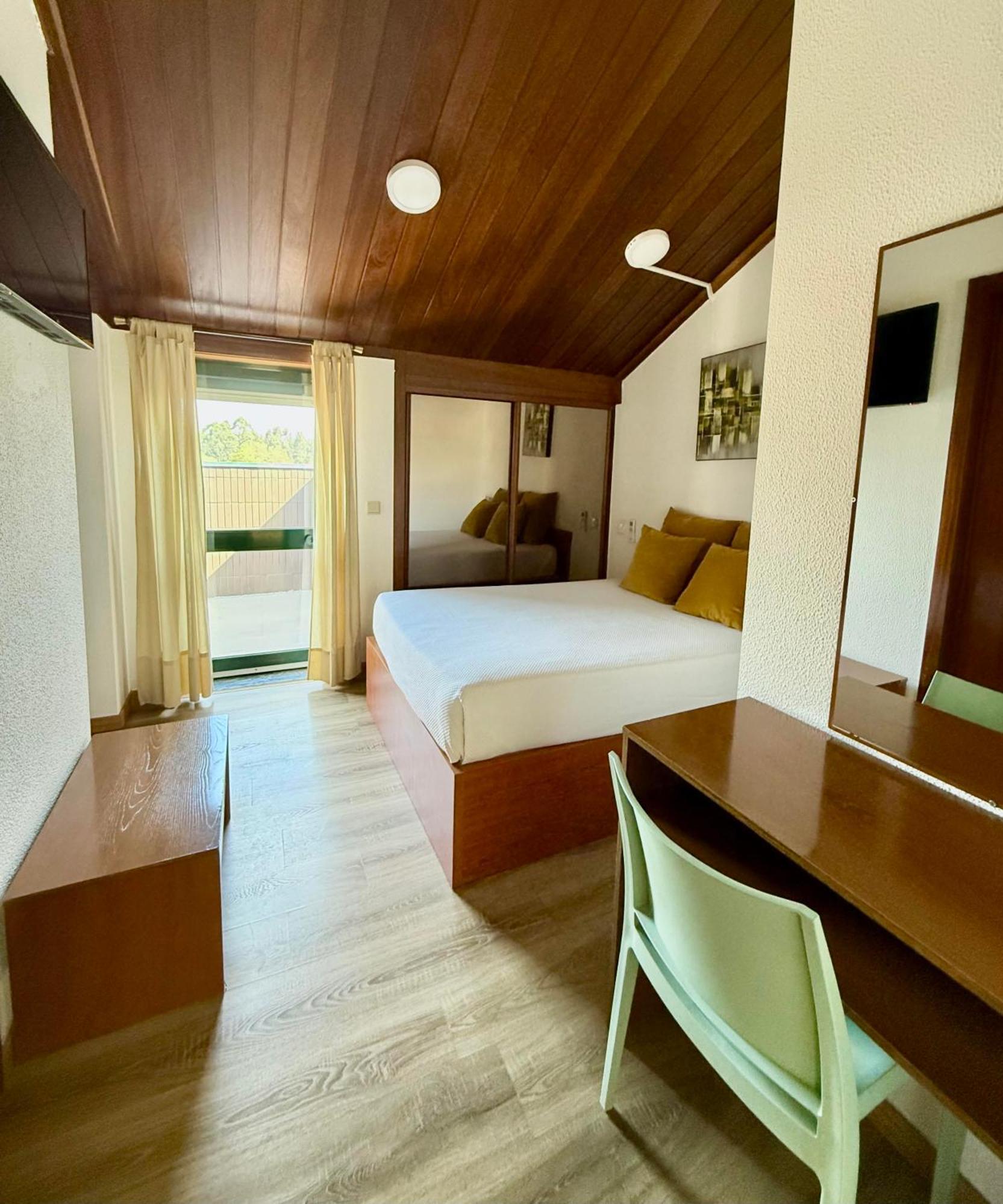 Residencial Dona Teresa Hotel Maía Екстериор снимка