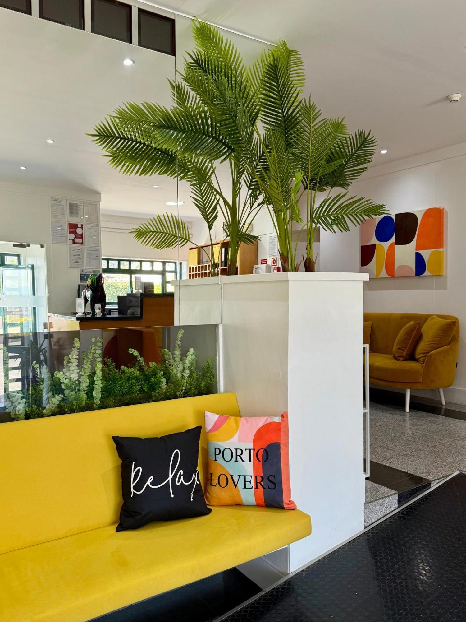 Residencial Dona Teresa Hotel Maía Екстериор снимка