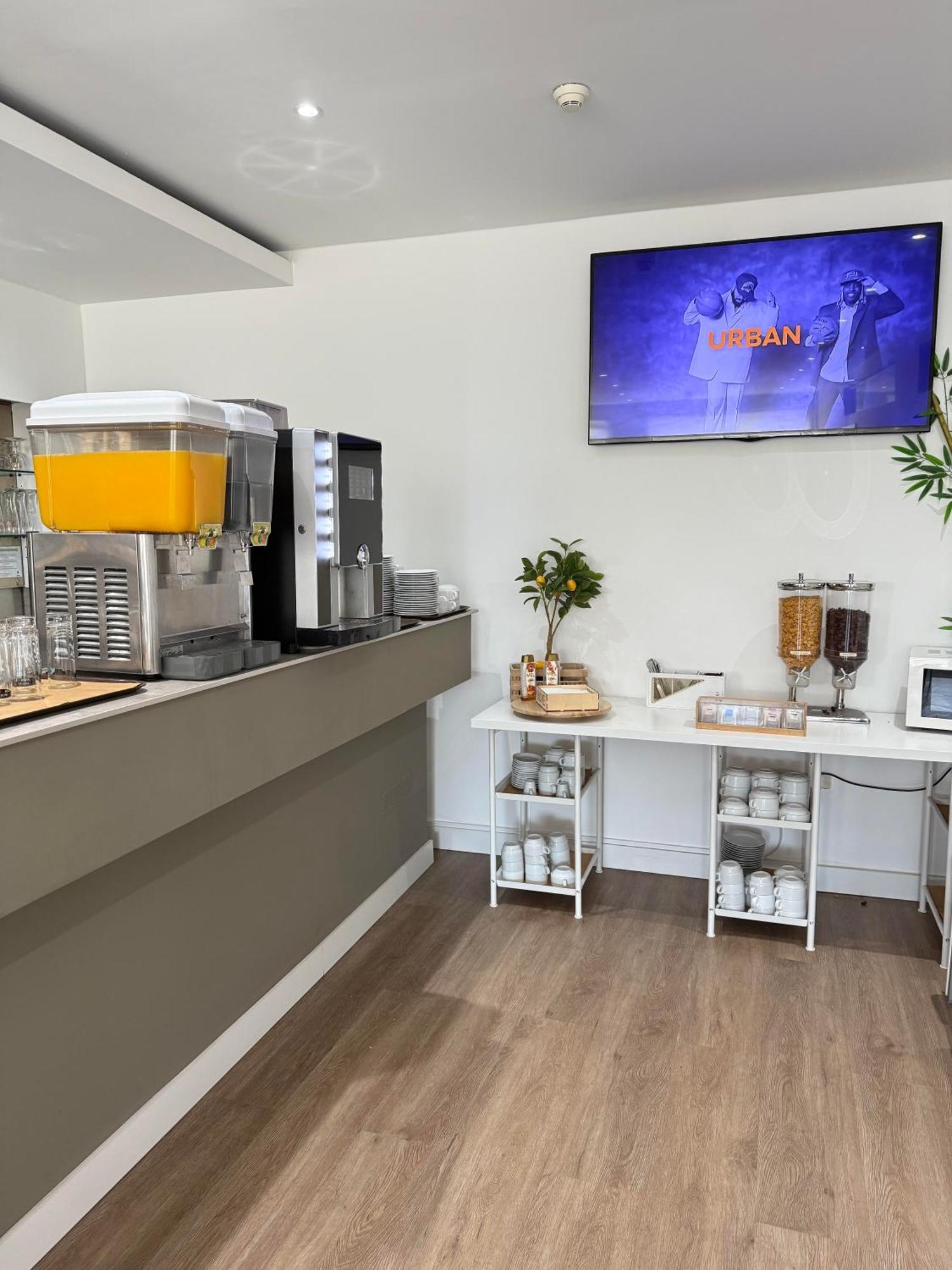 Residencial Dona Teresa Hotel Maía Екстериор снимка